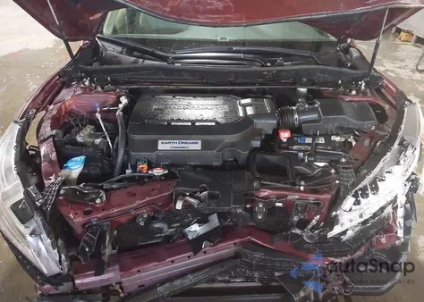 2016 Honda Accord Touring z USA, uszkodzony, nr VIN 1HGCR3F99GA031313